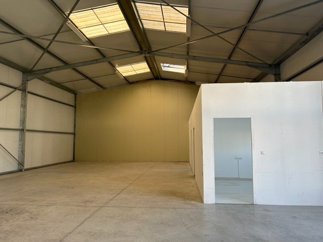 LOCAL D ACTIVITE A LOUER - VARENNES LE GRAND - 300 m2 - 1500€ HC et HT par mois