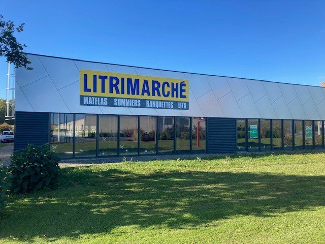 LOCAL COMMERCIAL A LOUER - CHAINTRE - 478 m2 divisibles  partir de 239 m2 - 4581€ HC et HT par mois