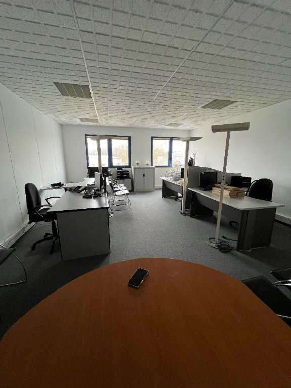 BUREAU A LOUER - CHALON SUR SAONE - 102 m2 - 933,33€ HC et HT par mois