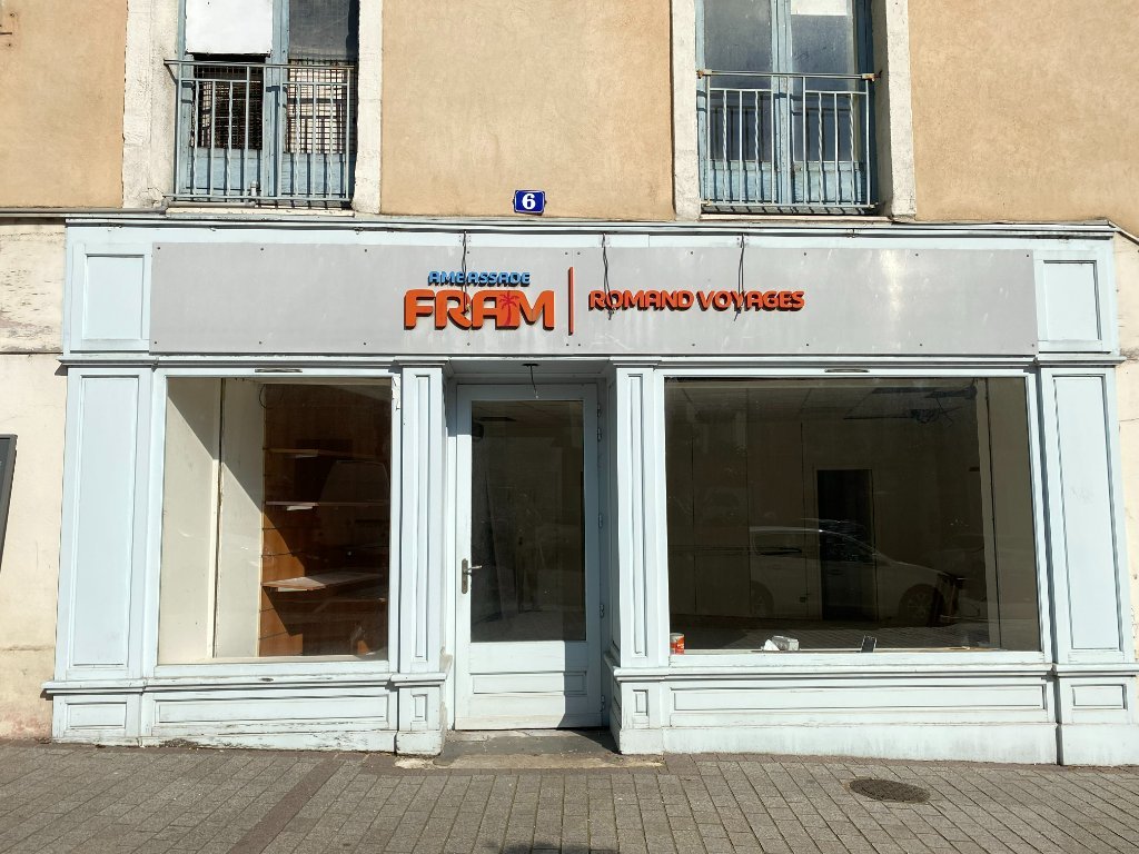 LOCAL COMMERCIAL A LOUER - CHALON SUR SAONE - 90 m2 - 950�&euro; HC et HT par mois