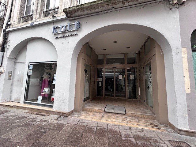 LOCAL COMMERCIAL A LOUER - CHALON SUR SAONE - 354 m2 - 2700,59€ HC et HT par mois