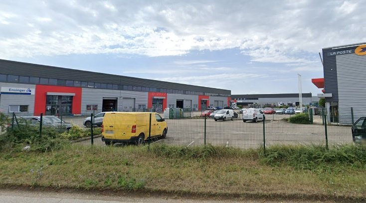 LOCAL D ACTIVITE A LOUER - DAGNEUX - 1255 m2 divisibles  partir de 565 m2 - 8231€ HC et HT par mois