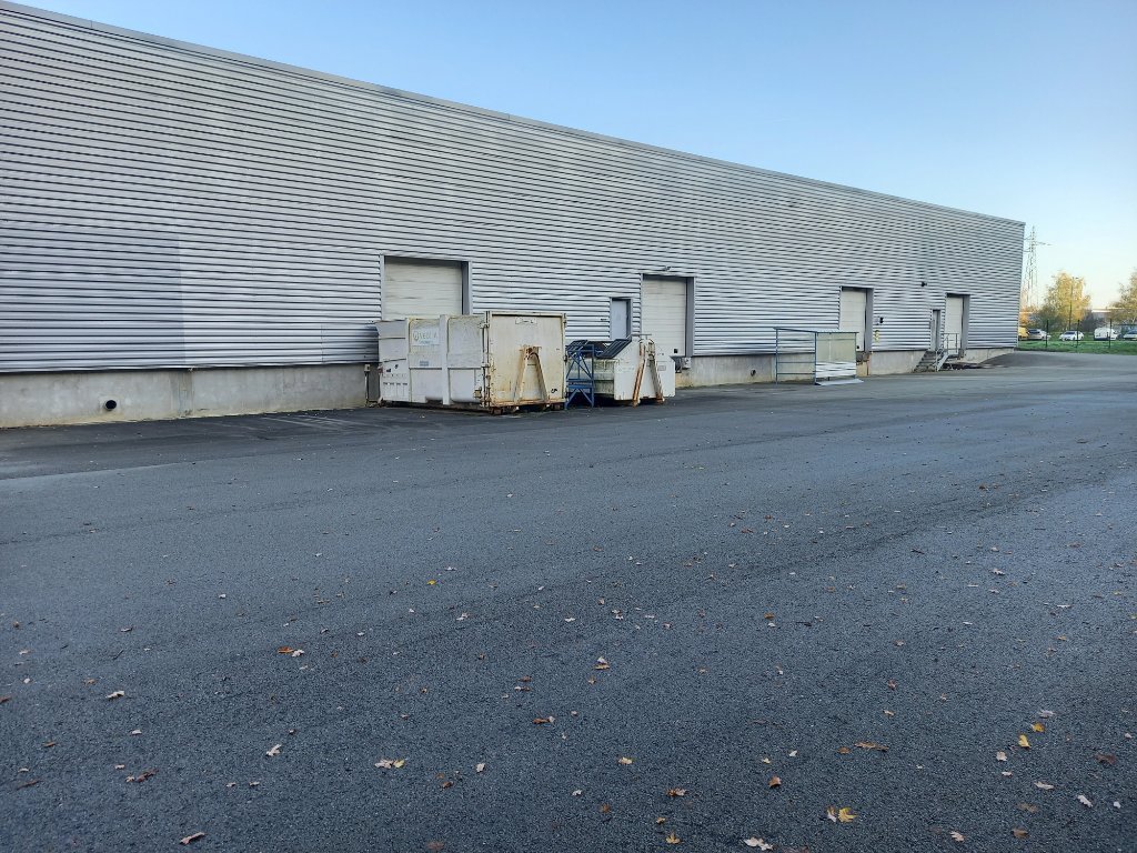 LOCAL D ACTIVITE ET BUREAUX A LOUER - FESCHES LE CHATEL - 5380 m2 - 25000€ HC et HT par mois