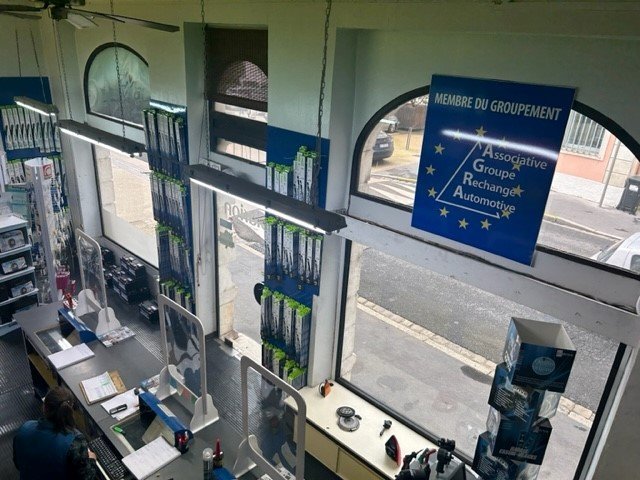 LOCAL COMMERCIAL A LOUER - CHALON SUR SAONE - 121 m2 - 2100€ HC par mois