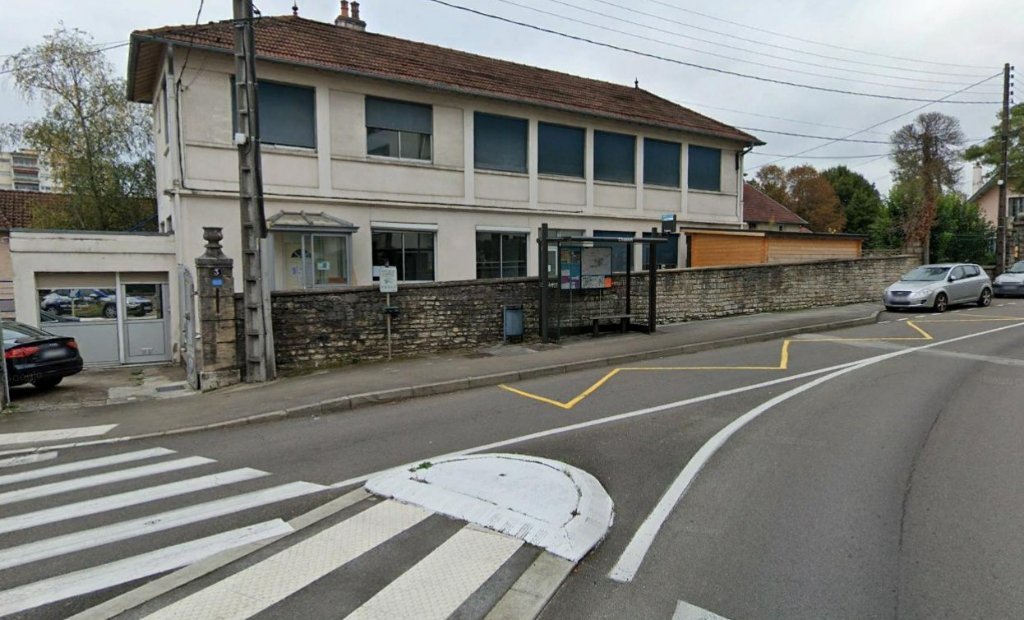 BUREAU A VENDRE - BESANCON - 416 m2 divisibles  partir de 176 m2 - 1759,50€ /m<sup>2</sup>