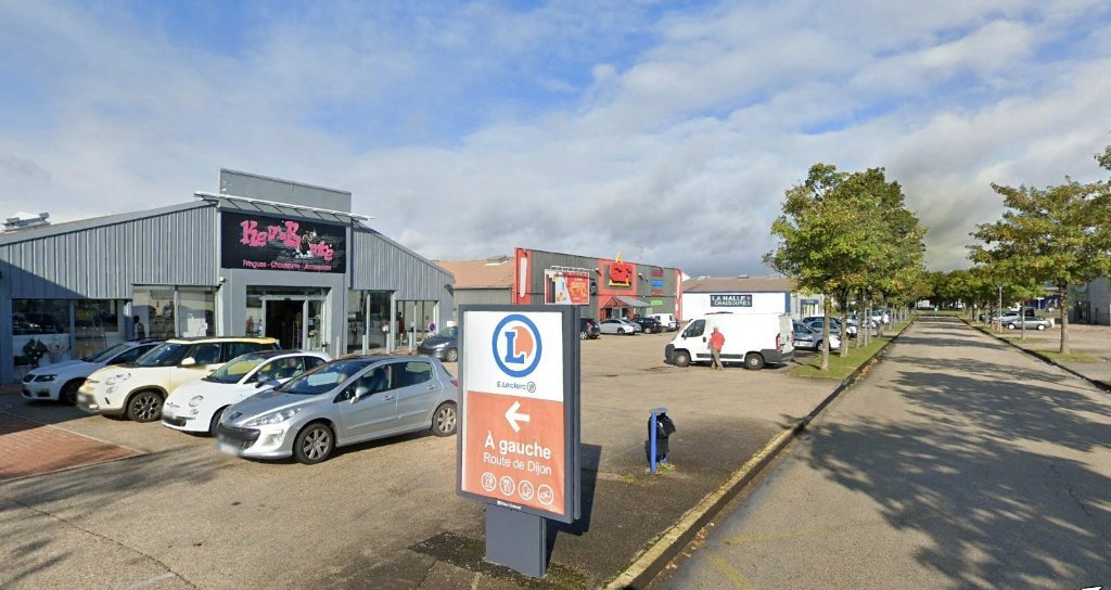 LOCAL D ACTIVITE A LOUER - PONTARLIER - 800 m2 - 8750€ HC et HT par mois