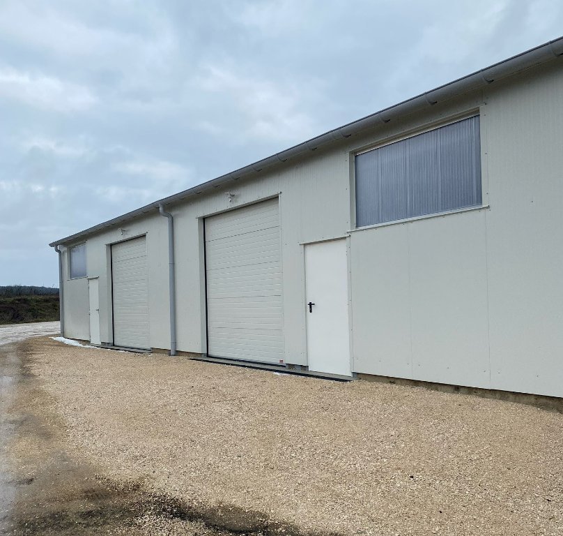 LOCAL D ACTIVITE A VENDRE - DAROIS - 400 m2 divisibles  partir de 200 m2 - 1287,50€ /m<sup>2</sup>