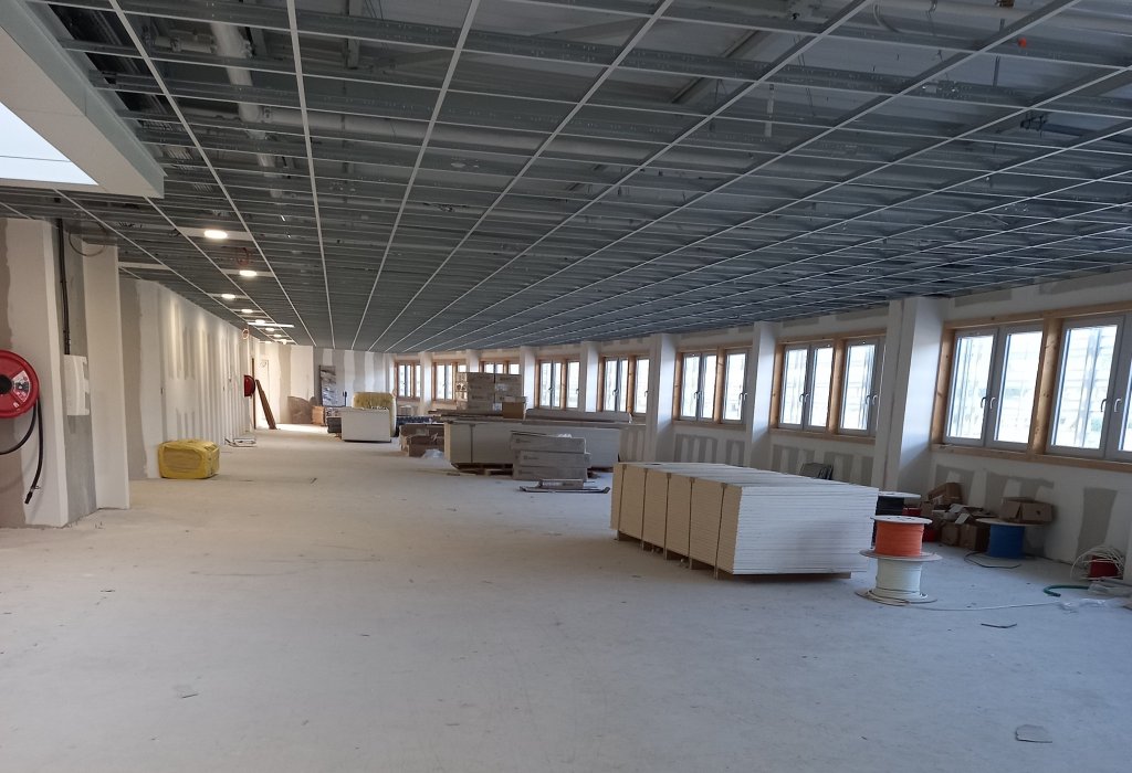 LOCAL COMMERCIAL A LOUER - BESANCON - 700 m2 divisibles  partir de 63 m2 - 5833€ HC et HT par mois