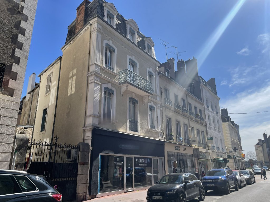 LOCAL COMMERCIAL A LOUER - CHALON SUR SAONE - 82.81 m2 - 1600€ HC et HT par mois