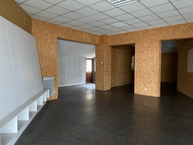 LOCAL COMMERCIAL A LOUER - AUTUN - 100 m2 - 750�&euro; HC et HT par mois