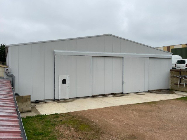 LOCAL D ACTIVITE A VENDRE - PRECY SOUS THIL - 459 m2 - 249600€ 