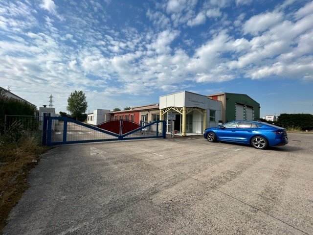 LOCAL D ACTIVITE A LOUER - CHALON SUR SAONE - 795 m2 - 5833,33€ HC et HT par mois