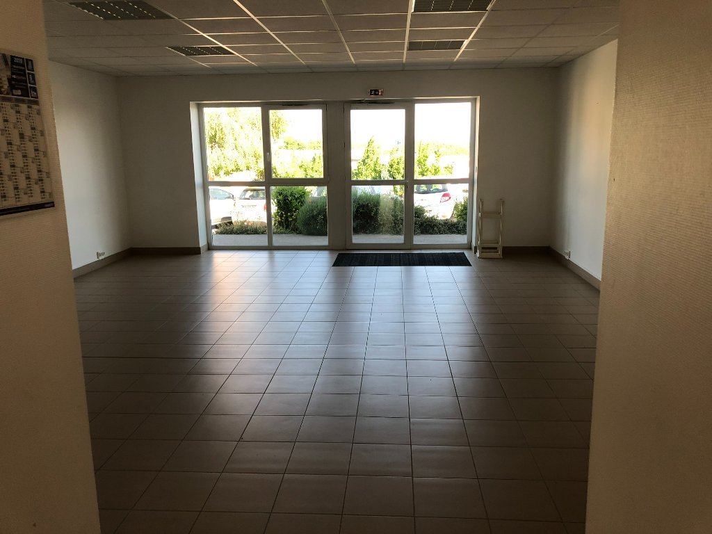 BUREAU A LOUER - MISEREY SALINES - 80 m2 - 800�&euro; HC et HT par mois