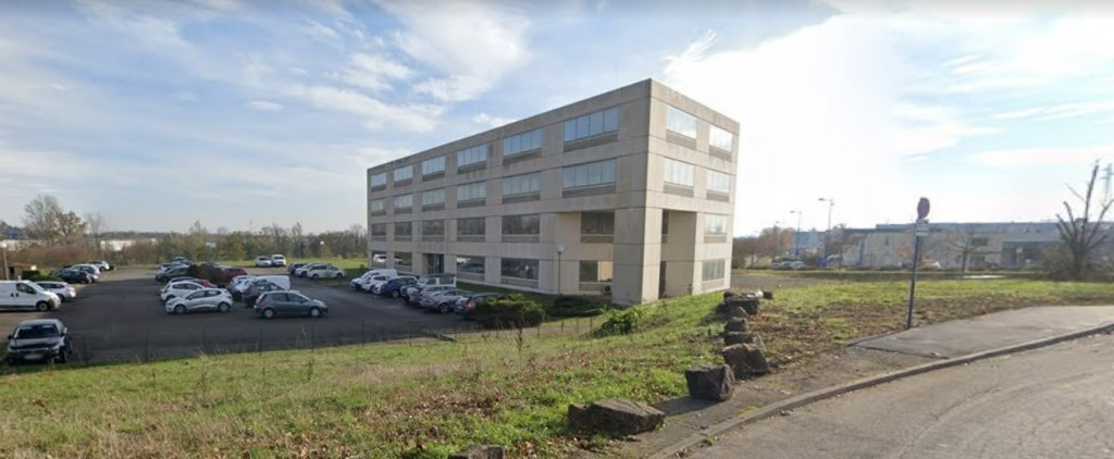 BUREAU A LOUER - MACON - 727 m2 divisibles  partir de 67 m2 - 7270€ HC et HT par mois