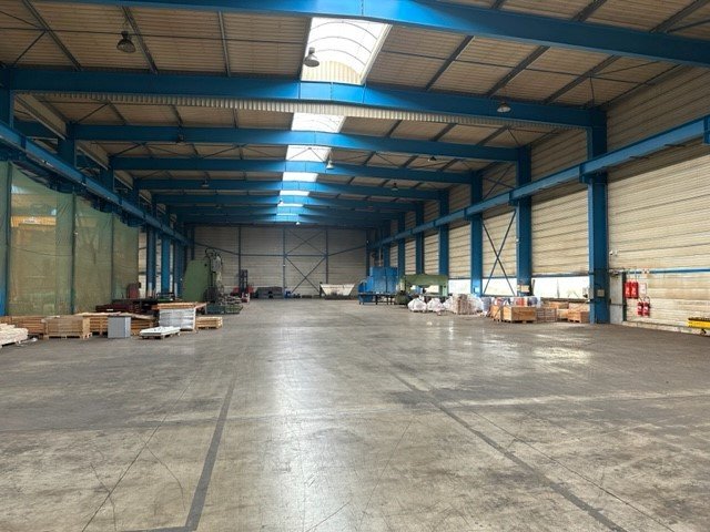 LOCAL D ACTIVITE A LOUER - ST MARCEL - 3600 m2 divisibles  partir de 3000 m2 - 18042€ HC et HT par mois