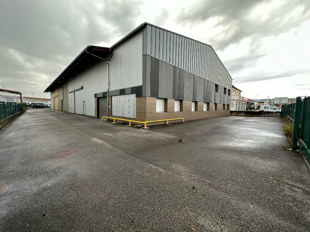 LOCAL D ACTIVITE A VENDRE - CHENOVE - 600 m2 - 550000€ 