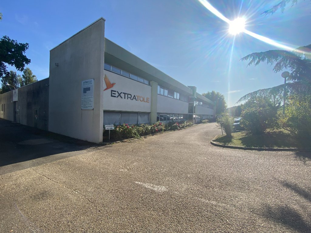 LOCAL D ACTIVITE A VENDRE - LA ROCHE VINEUSE - 4065 m2 - 1�442�000�&euro; 