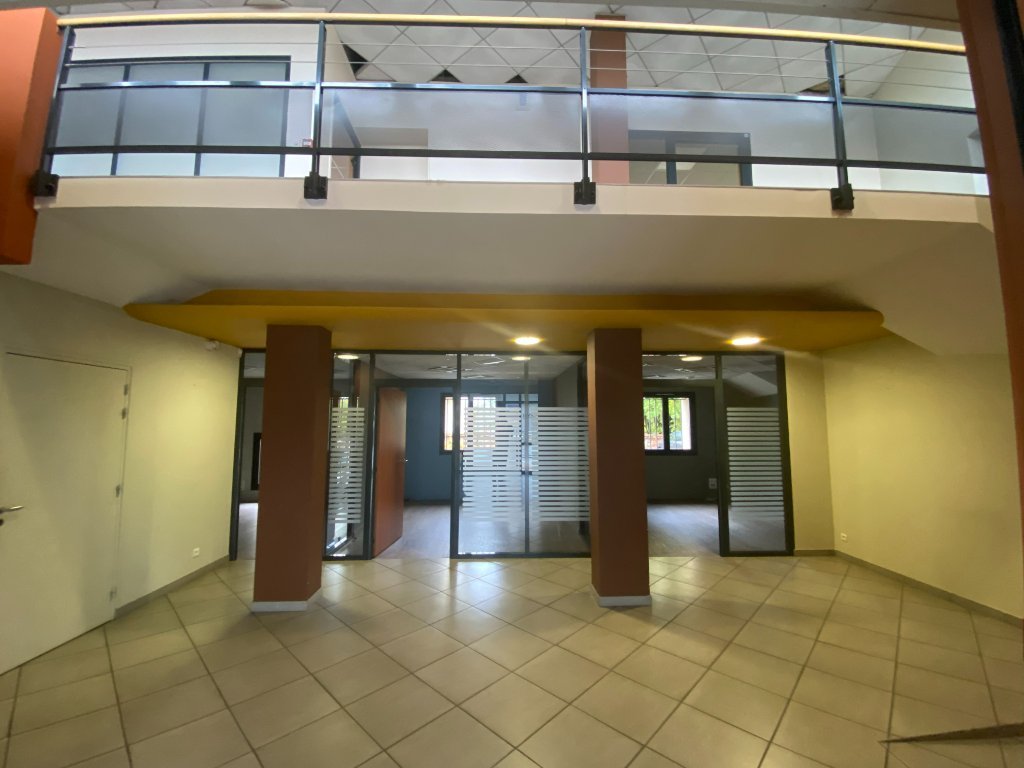 BUREAU A LOUER - CRECHES SUR SAONE - 277 m2 - 4291€ HC et HT par mois