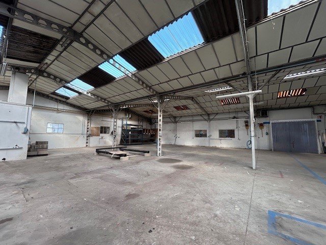 LOCAL D ACTIVITE A LOUER - ST REMY - 2900 m2 divisibles � partir de 800 m2 - 12�083�&euro; HC et HT par mois