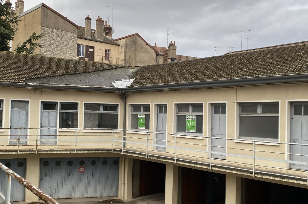 BUREAU A VENDRE - CHALON SUR SAONE - 31.69 m2 divisibles  partir de 15.78 m2 - Prix : nous consulter
