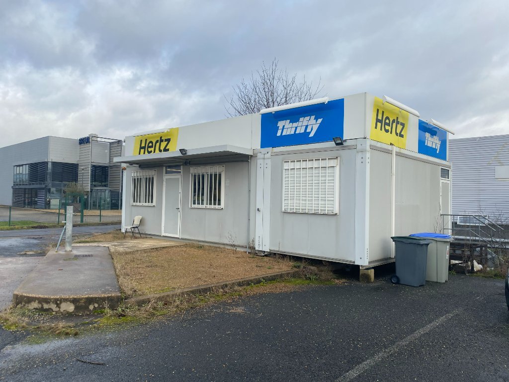 ENSEMBLE IMMOBILIER A LOUER - CHARNAY LES MACON - 60 m2 - 2�500�&euro; HC et HT par mois