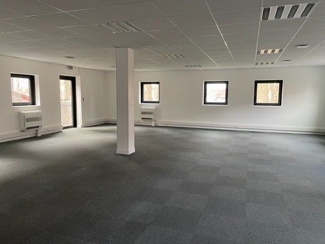 BUREAU A LOUER - CHALON SUR SAONE - 154 m2 - 1925€ HC et HT par mois