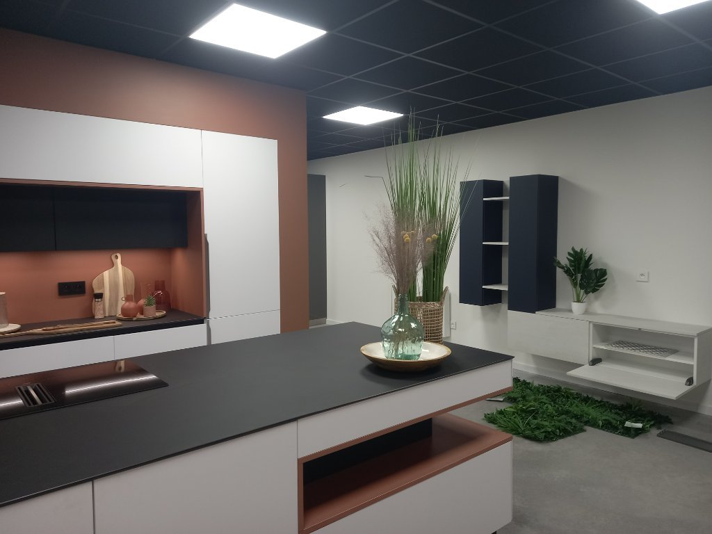 LOCAL D ACTIVITE A VENDRE - CHATILLON LE DUC - 400 m2 - 499�200�&euro; 