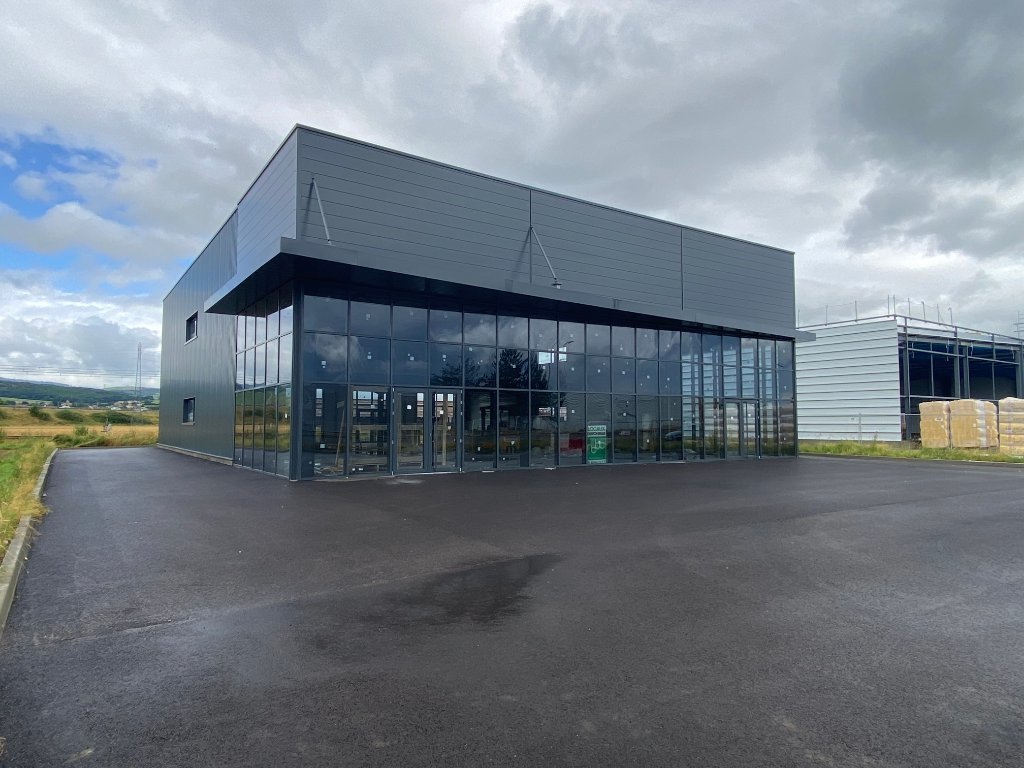 LOCAL COMMERCIAL A LOUER - VINZELLES - 304 m2 - 4500€ HC et HT par mois