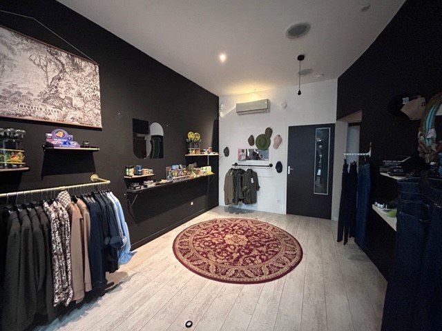 LOCAL COMMERCIAL A LOUER - CHALON SUR SAONE - 80 m2 - 1�000�&euro; HC et HT par mois