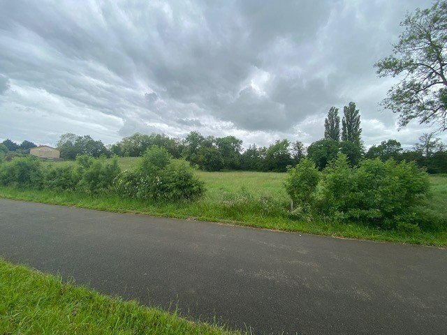 SOUS COMPROMIS A VENDRE - CHARNAY LES MACON - 13579 m2 - 678�950�&euro; 