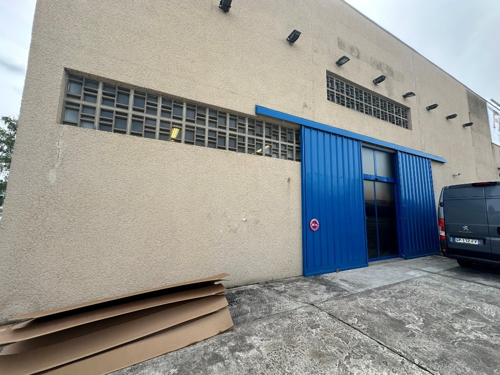 LOCAL D ACTIVITE A LOUER - DIJON - 450 m2 - 3500€ HC et HT par mois