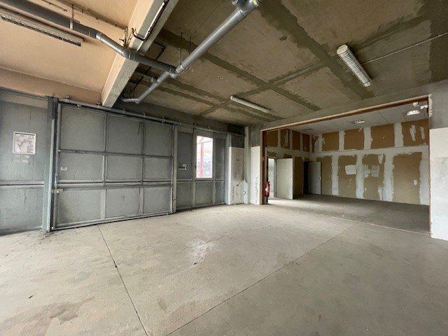 LOCAL COMMERCIAL A VENDRE - MONTCEAU LES MINES - 236.38 m2 - 118500€ 