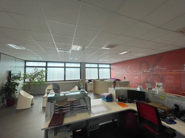 BUREAUX DE STANDING A LOUER - FRAGNES - 450 m2 - 6000€ HC et HT par mois