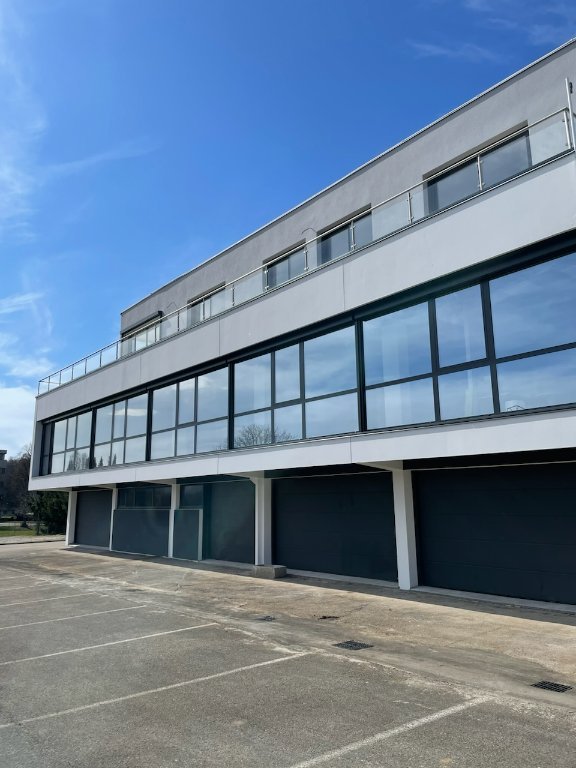 BUREAU A LOUER - CHATILLON LE DUC - 85 m2 divisibles � partir de 40 m2 - 1�165�&euro; HC et HT par mois