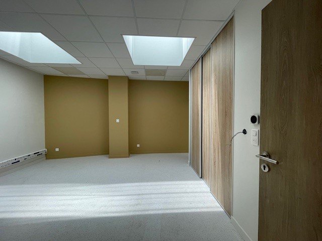 BUREAU A LOUER - AUTUN - 120 m2 - 1�300�&euro; HC par mois