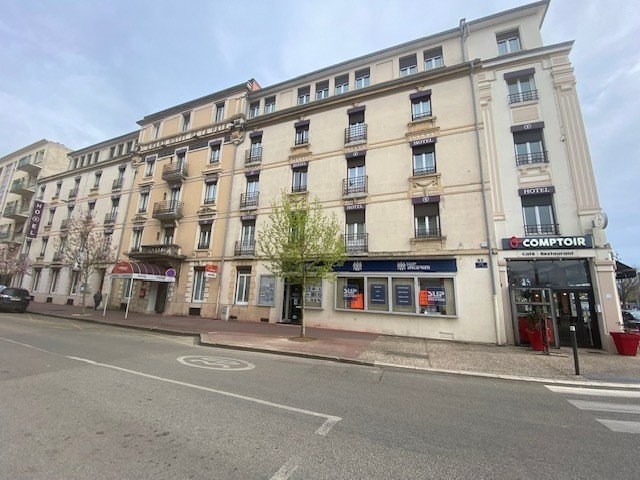 LOCAL COMMERCIAL A LOUER - BOURG EN BRESSE - 327 m2 - 2000€ HC et HT par mois