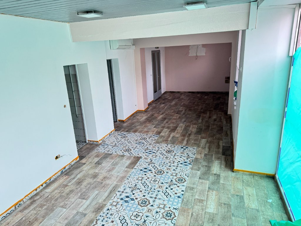 LOCAL COMMERCIAL A LOUER - CHALON SUR SAONE - 50 m2 - 1�100�&euro; HC et HT par mois