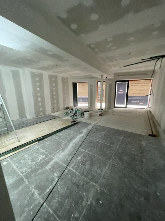 LOCAL COMMERCIAL A LOUER - MACON - 160 m2 - 1500€ HC et HT par mois