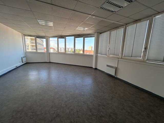 BUREAU A LOUER - CHALON SUR SAONE - 96 m2 - 1200€ HC et HT par mois