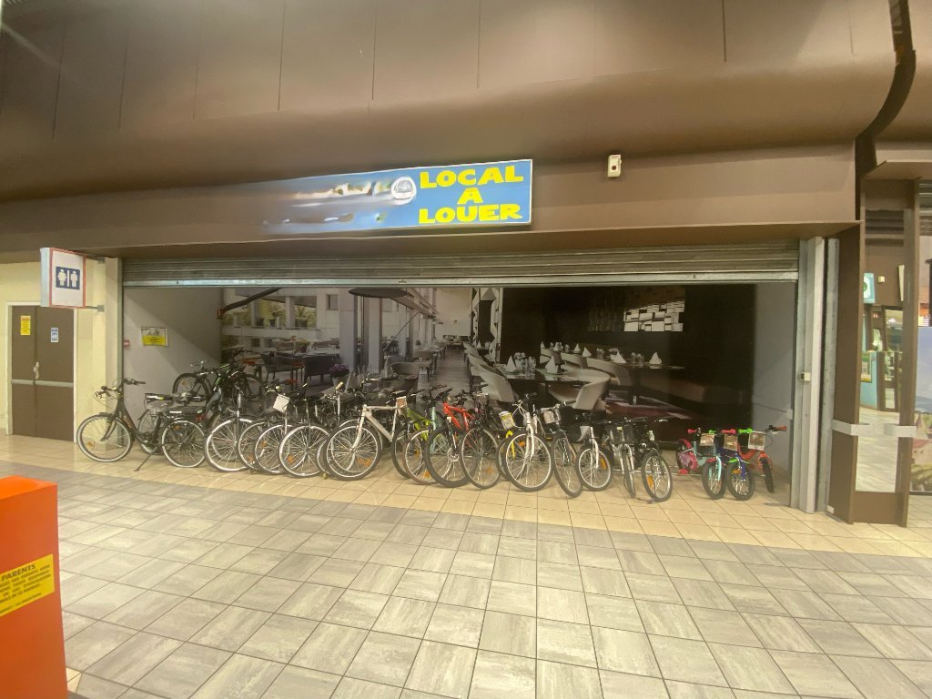 LOCAL COMMERCIAL A LOUER - MACON - 45 m2 - 656€ HC et HT par mois