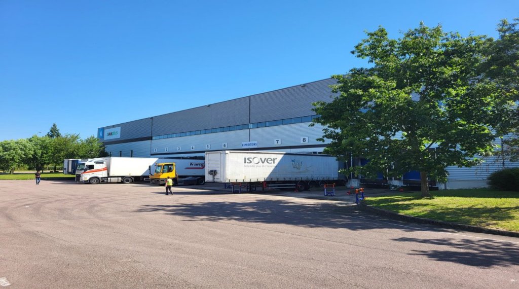 ENTREPOT LOGISTIQUE A LOUER - SEVREY - 22541 m2 - 107070€ HC et HT par mois