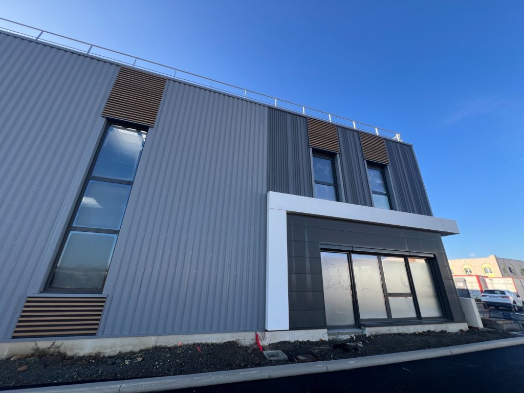 LOCAL D ACTIVITE NEUF A VENDRE - VILLEFRANCHE SUR SAONE - 3166 m2 divisibles  partir de 290 m2 - 1846,84€ /m<sup>2</sup>