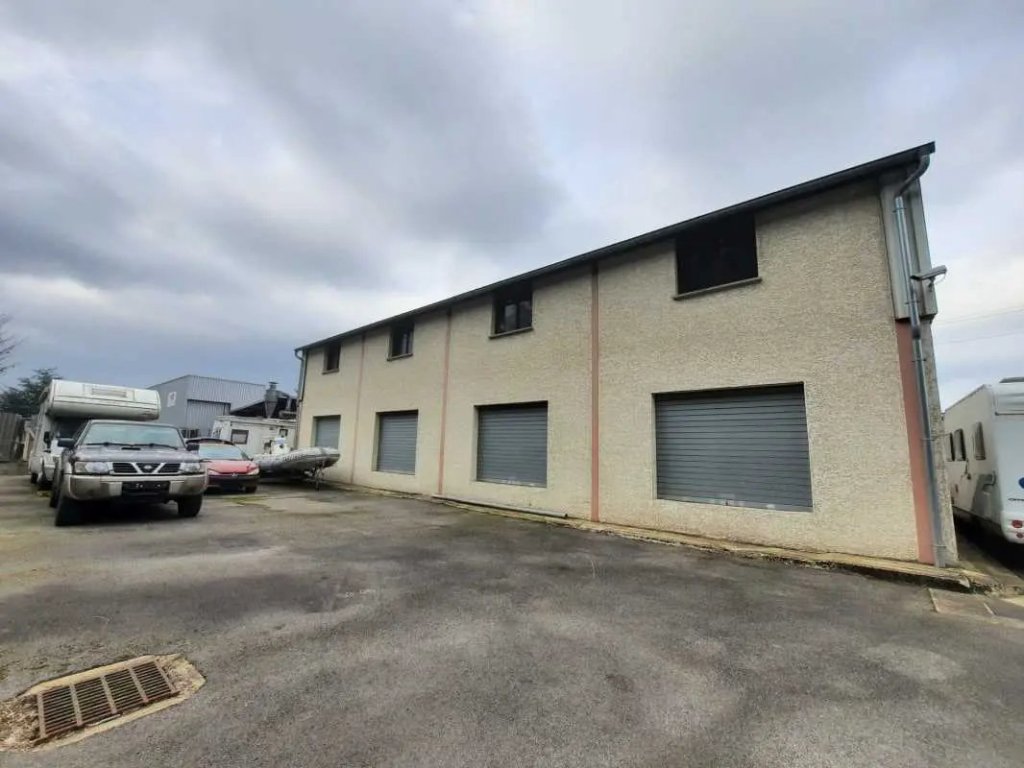 BTIMENT D ACTIVITE A VENDRE - MARCILLY D AZERGUES - 460 m2 divisibles  partir de 460 m2 - 1369,57€ /m<sup>2</sup>