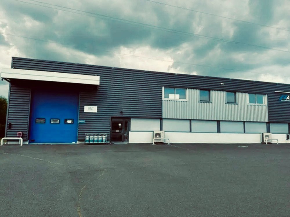 LOCAL D ACTIVITE A LOUER - LOZANNE - 438 m2 - 3290€ HC et HT par mois