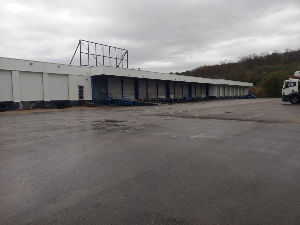 LOCAL D ACTIVITE A LOUER - ECOLE VALENTIN - 660 m2 - 3�960�&euro; HC et HT par mois