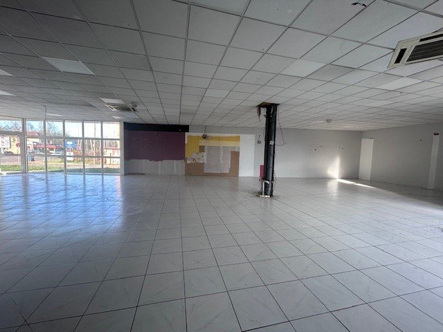 LOCAL COMMERCIAL A LOUER - CHALON SUR SAONE - 646 m2 - 5800€ HC et HT par mois