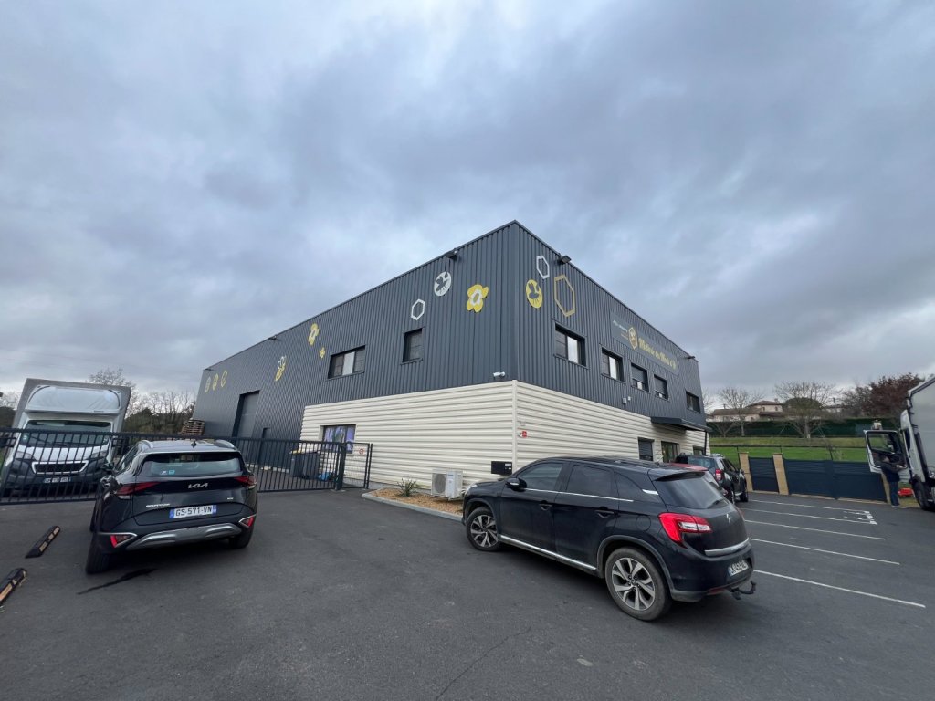 BTIMENT D ACTIVITE A LOUER - CHASSELAY - 1035 m2 - 10166,67€ HC et HT par mois