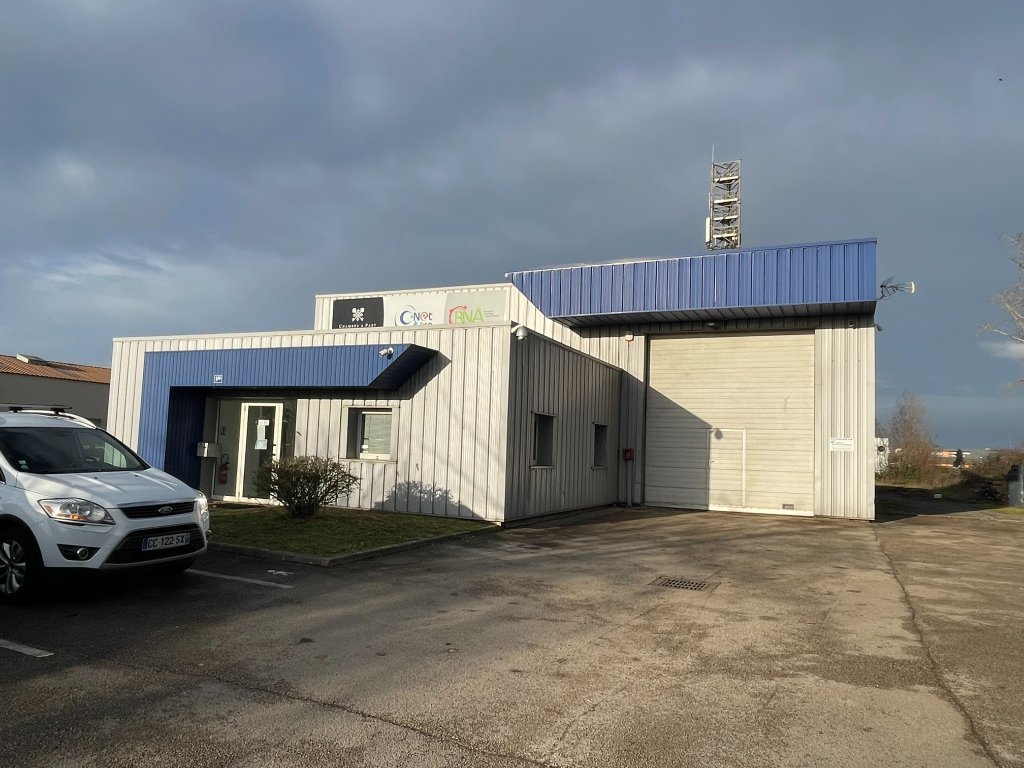 LOCAL D ACTIVITE A VENDRE - CHALON SUR SAONE - 450 m2 - 450000€ 
