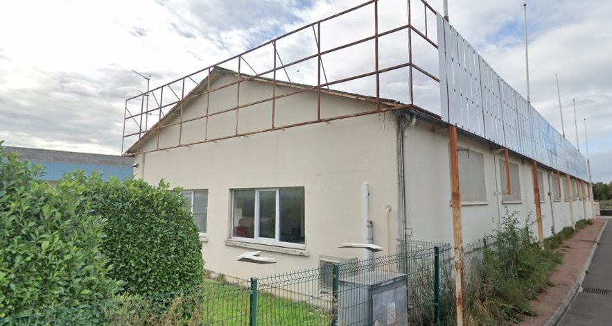 Btiment d activits lou A VENDRE - CHAMPFORGEUIL - 1088 m2 - Prix : nous consulter
