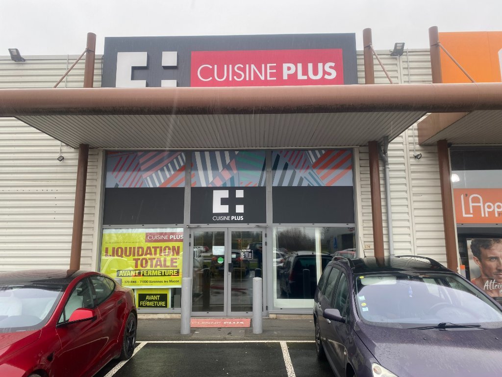 LOCAL COMMERCIAL A LOUER - VARENNES LES MACON - 483.91 m2 - 5000€ HC et HT par mois